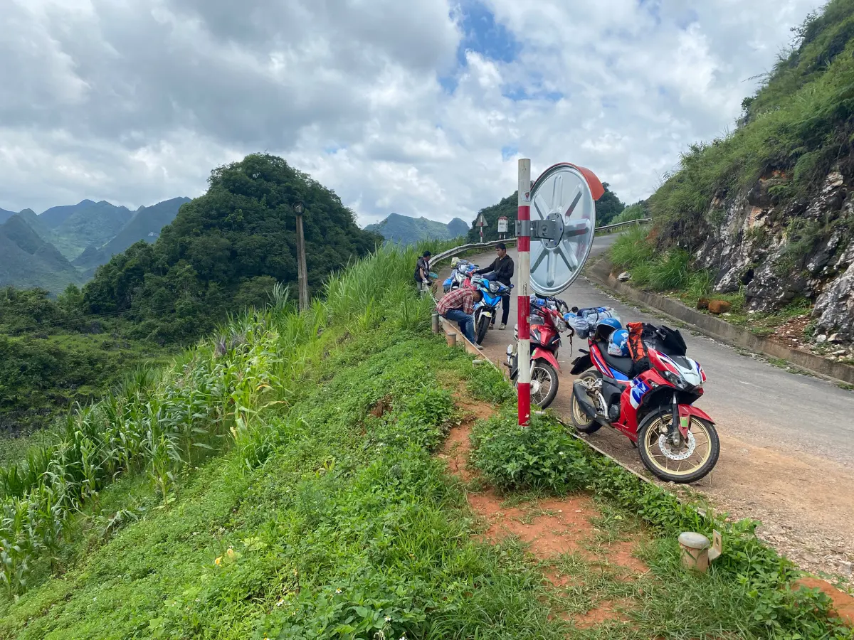 Day 1 on the Ha Giang Loop In Vietnam. 4 motorbikes and 3 easy drivers from Ha Giang Vision tour company